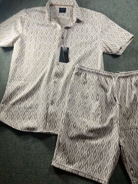 Triumph Men's Short Sleeve Button-Down Set in Cream and Brown Diamond Print Set